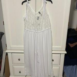Torrid Size 1 (xxl) white deep V culottes romper, brand new.